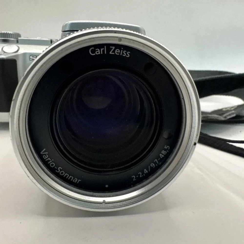 Sony Cyber-Shot DSC-F717 Compact Digital Still Camera